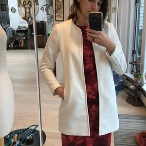 White jacket/blazer with pockets